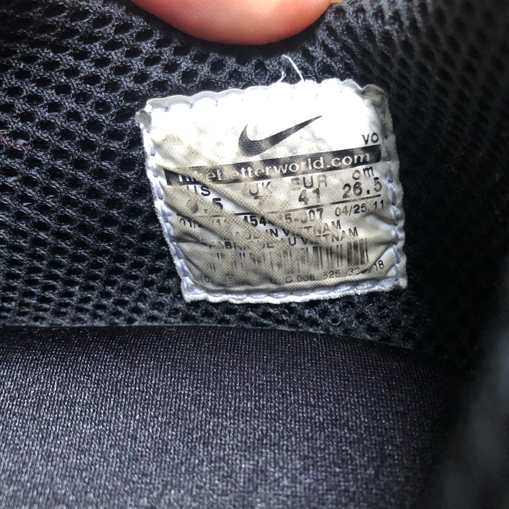 black nike sneakers! 9.5 - Picture 5 of 5